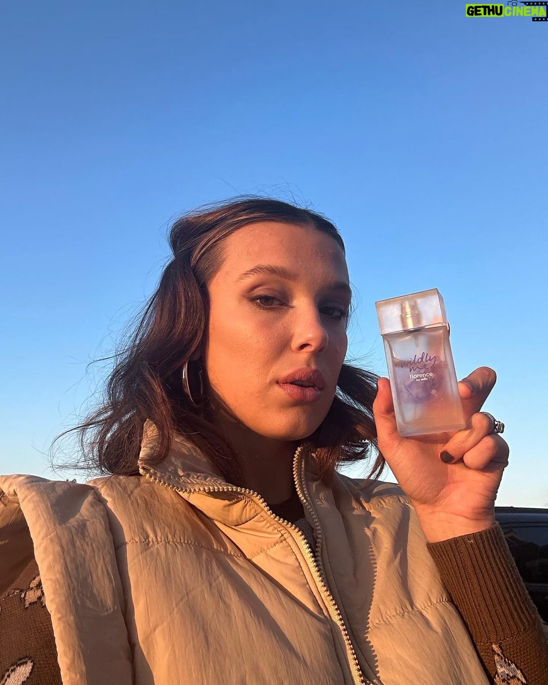Millie Bobby Brown Instagram - falling in love with fall 🍂