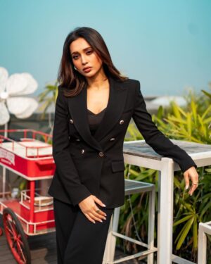 Mimi Chakraborty Instagram - 🖤Can we ever get bored of black 🖤❤️‍🔥?!