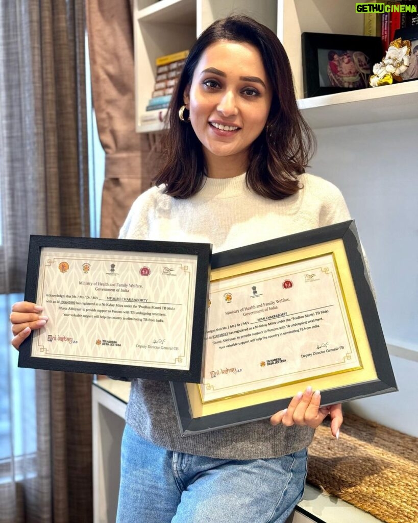 Mimi Chakraborty Instagram - This year i complete my adoption and cure for 25 TB( Tuberculosis) patients.And have adopted a few more for the upcoming year. Thank you @mohfwindia for the token of appreciation 🙏 #tbharegadeshjeetega #tbmuktbharatabhiyaan