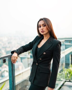 Mimi Chakraborty Instagram - 🖤Can we ever get bored of black 🖤❤️‍🔥?!