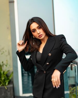 Mimi Chakraborty Instagram - 🖤Can we ever get bored of black 🖤❤️‍🔥?!