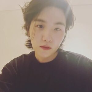 Min Yoon-gi Instagram - 머리가 산발이구만