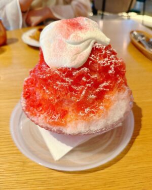 Mio Yuki Instagram - 夏といえば？🤭

#ビール  #かき氷 #🍺 #🍧