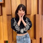 Mio Yuki Instagram – 先日撮影の帰りにマネージャーさんに撮っていただいた私服☺︎

衣裳部さんにインナー何が正解ですかねと相談させていただいて凄くお勉強になりました✨

花、穴空いてるからね🏵️

#hm
