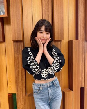 Mio Yuki Instagram - 先日撮影の帰りにマネージャーさんに撮っていただいた私服☺︎

衣裳部さんにインナー何が正解ですかねと相談させていただいて凄くお勉強になりました✨

花、穴空いてるからね🏵️

#hm