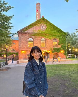 Mio Yuki Instagram - 昨日の投稿の正解は

「サッポロビール園」でした⭐️

わかりました？🤭

大好きなビールの博物館に行けてずっとニコニコしちゃってました笑

グッズもたくさん買えて、ビールも飲めて幸せすぎる場所でした✨

買ってきたジョッキグラスを冷蔵庫で冷やしてビールを飲んでます🍺

たくさん買った中でもビールの形のキャンドルと栓抜きが特にお気に入りです☺︎

栓抜きを買ってすぐに使いたくてその場でビールをいただきました😋

開拓使麦酒というのを初めて飲みましたが凄く美味しかったです！！

また北海道に行く機会があったらもう一度行きたい場所になりました🍺

#北海道
#札幌
#サッポロビール園
#サッポロビール博物館
#開拓使麦酒
#お店で赤星みつけたら必ず頼んじゃう