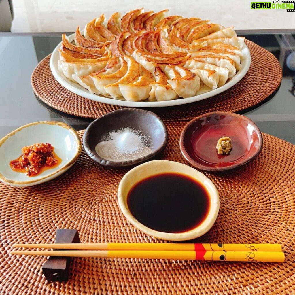 Miori Ohkubo Instagram - คิดว่ากิน gyoza กี่อันคะ??😏 Q: How many gyoza did i eat?😏 何この餃子を食べたでしょう？😏 #BNK48 #MioriBNK48 #大久保美織 #gyoza #餃子