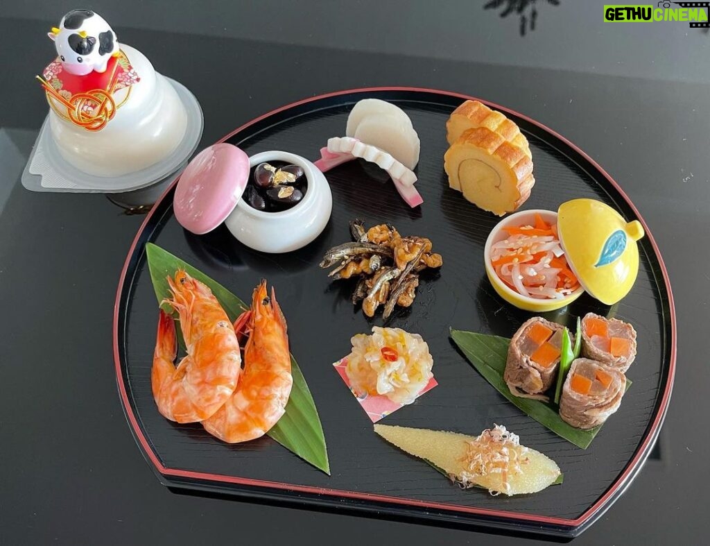 Miori Ohkubo Instagram - おせち料理🙌 #BNK48 #MioriBNK48 #大久保美織 #おせち料理 #2021