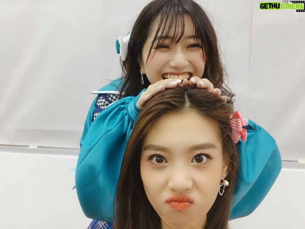 Miori Ohkubo Instagram - P’Kaew💕　@kaew.bnk48official ทุกคนรู้ไหม? เปิดstageใหม่แต่ก็ยังอยู่ข้างๆกันตอนMCค่ะ😂 Did you noticed ? Although a new theater stage has started, we are next to each other in the MC part 😂 みなさん気がつきましたか？新公演始まっても私たちMCのパートで隣同士なんですよ😂 #BNK48 #MioriBNK48 #大久保美織 #kaewbnk48