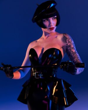 Miriam Veil Instagram - Few more images from a shoot I did in Los Angeles last year with the talented @xetalatex 🖤
Can’t wait to be back in the States this year 🇺🇸
Wearing my favourite @ladylucielatex ✨

#latex #ladylucielatex #miriamveil #latexfashion