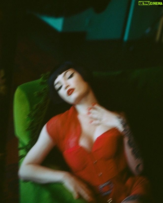 Miriam Veil Instagram - More from my last shoot with the talented @jamie_noise 🔮 Thank you @sian_hoffman for dressing me in your perfect corsets. . Accessories @themodeltraitorofficial Hat and gloves @milk_shaken Location @the_oldlacefactory London, United Kingdom