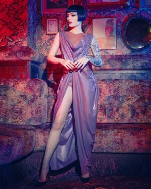 Miriam Veil Instagram - Feeling like a Venus in this @nina.doroushi.rubber.wear latex dress 💫
Beautifully captured by @yiyinglai_ and @alessio_cocchi with @alfonso__scarpa at @23paulstreet 
MUA @onibecky_ 💄