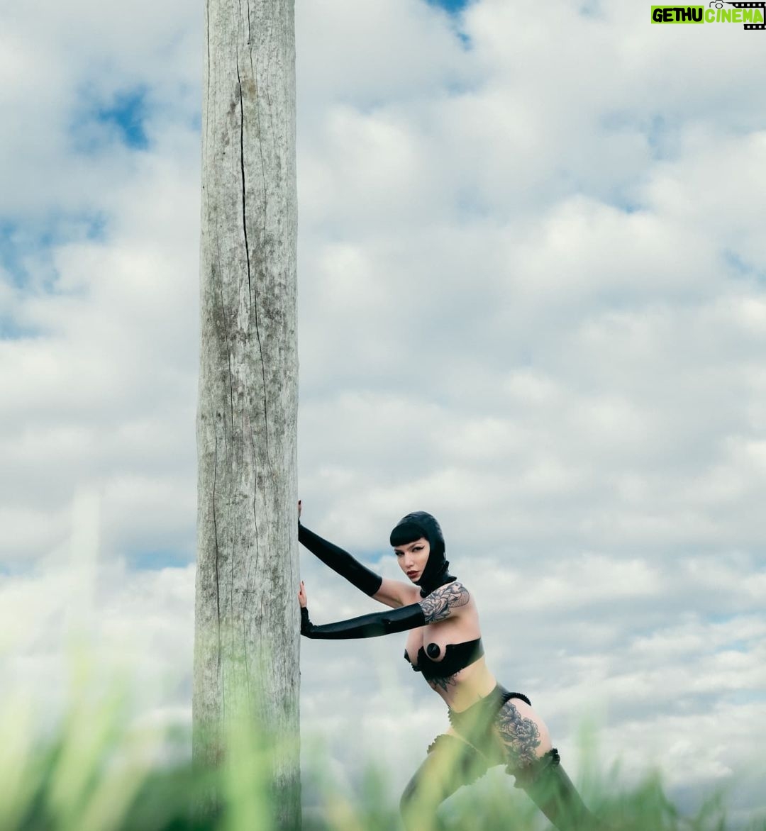 Miriam Veil Instagram - Life on Earth pt. 2