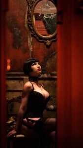 Miriam Veil Instagram - Let me look into your future tonight in the mystic room🔮 San Francisco, I hope you are ready for us. @houseofnoirgroup ❤️‍🔥 San Francisco, California