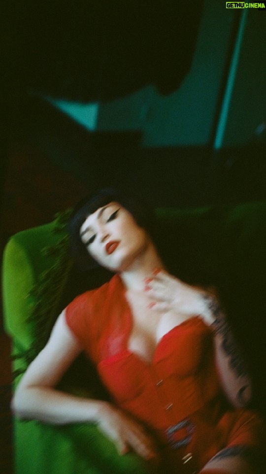 Miriam Veil Instagram - Hanging around the_oldlacefactory feeling glamorous in sian_hoffman beautiful corsets 💄💋 BTS videos by jamie_noise 💫 London, United Kingdom