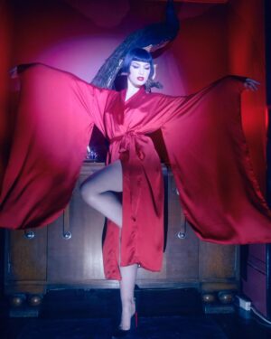 Miriam Veil Instagram - Feeling the holiday blues 🥀🥀🥀

From the archive with @yiyinglai_ @alessio_cocchi 
Shot at @23paulstreet 
MUA @onibecky_ 
Wearing @magdaleneceleste @elfzhou_lingerie @louboutinworld ✨
