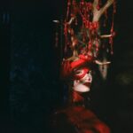 Miriam Veil Instagram - There will be blood 🩸 Concept and art direction @karinaakopyan_ Photography @jamie_noise Model @miriam.veil Antler headpiece design @karinaakopyan_ created with @rka.atelier and @glamoroushats Makeup @mayalewismakeup Location @themandrakehotel Images edited for Instagram guidelines 💋 London, Unιted Kingdom
