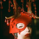 Miriam Veil Instagram - There will be blood 🩸 Concept and art direction @karinaakopyan_ Photography @jamie_noise Model @miriam.veil Antler headpiece design @karinaakopyan_ created with @rka.atelier and @glamoroushats Makeup @mayalewismakeup Location @themandrakehotel Images edited for Instagram guidelines 💋 London, Unιted Kingdom