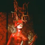 Miriam Veil Instagram - There will be blood 🩸 Concept and art direction @karinaakopyan_ Photography @jamie_noise Model @miriam.veil Antler headpiece design @karinaakopyan_ created with @rka.atelier and @glamoroushats Makeup @mayalewismakeup Location @themandrakehotel Images edited for Instagram guidelines 💋 London, Unιted Kingdom