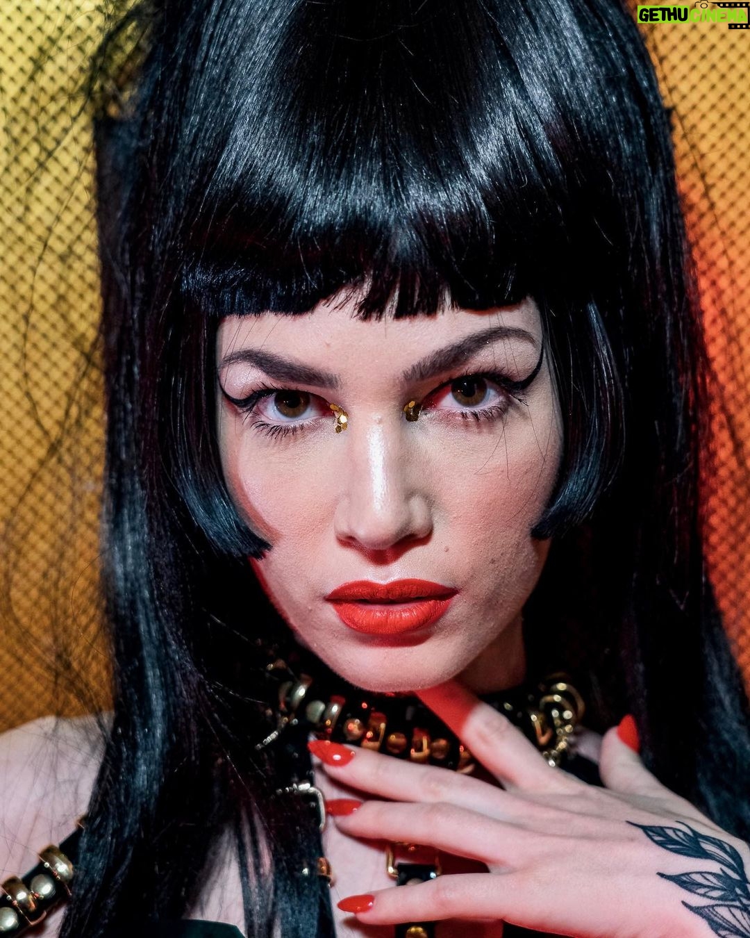 Miriam Veil Instagram - So thrilled to be walking again for @clubvanitas this Friday for another amazing fashion show!✨ Here’s a little throwback to the last @clubvanitas for @jivomir.domoustchiev and his amazing team 🖤 See you all there!💋 📸 @aris_akritidis London, United Kingdom