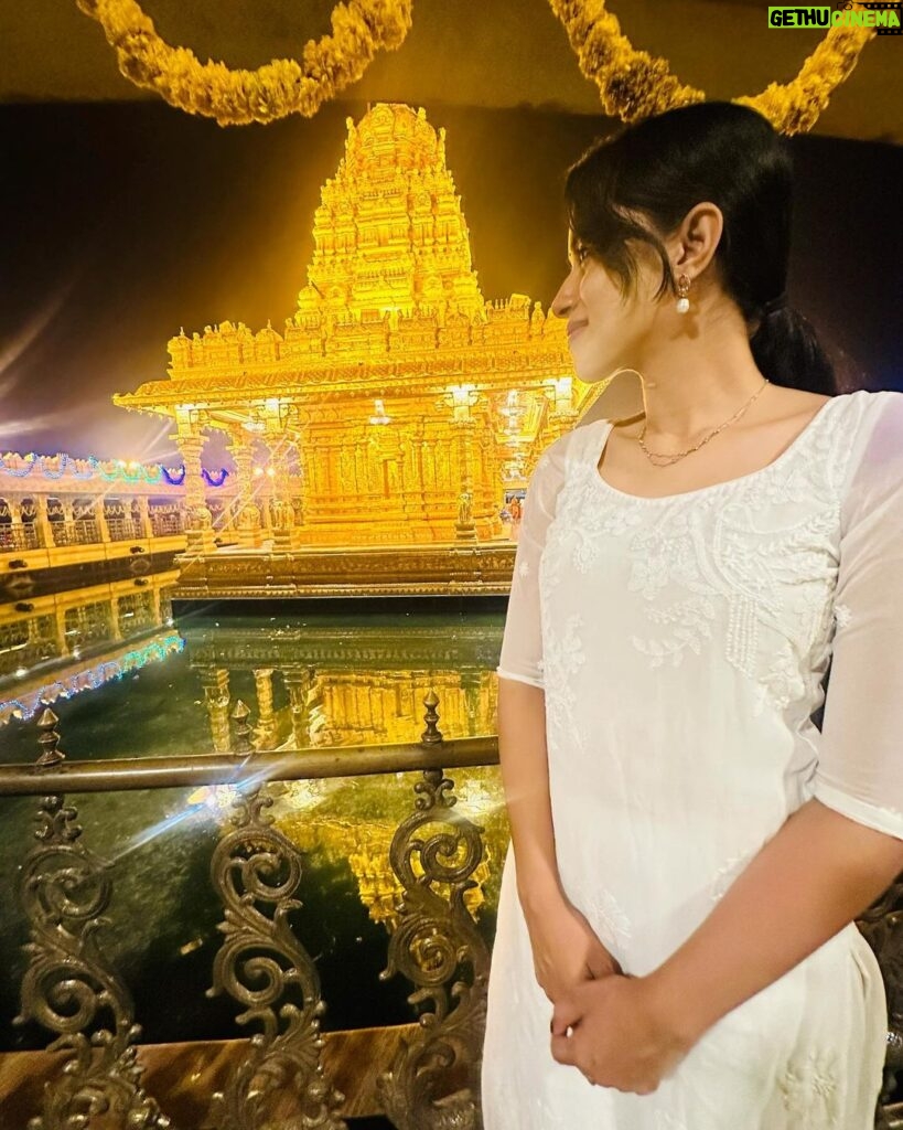 Mirnalini Ravi Instagram - Wholesome start to 2024 🤍 🐘🐄 #grateful Sripuram Sri Lakshmi Narayani Golden Temple Vellore
