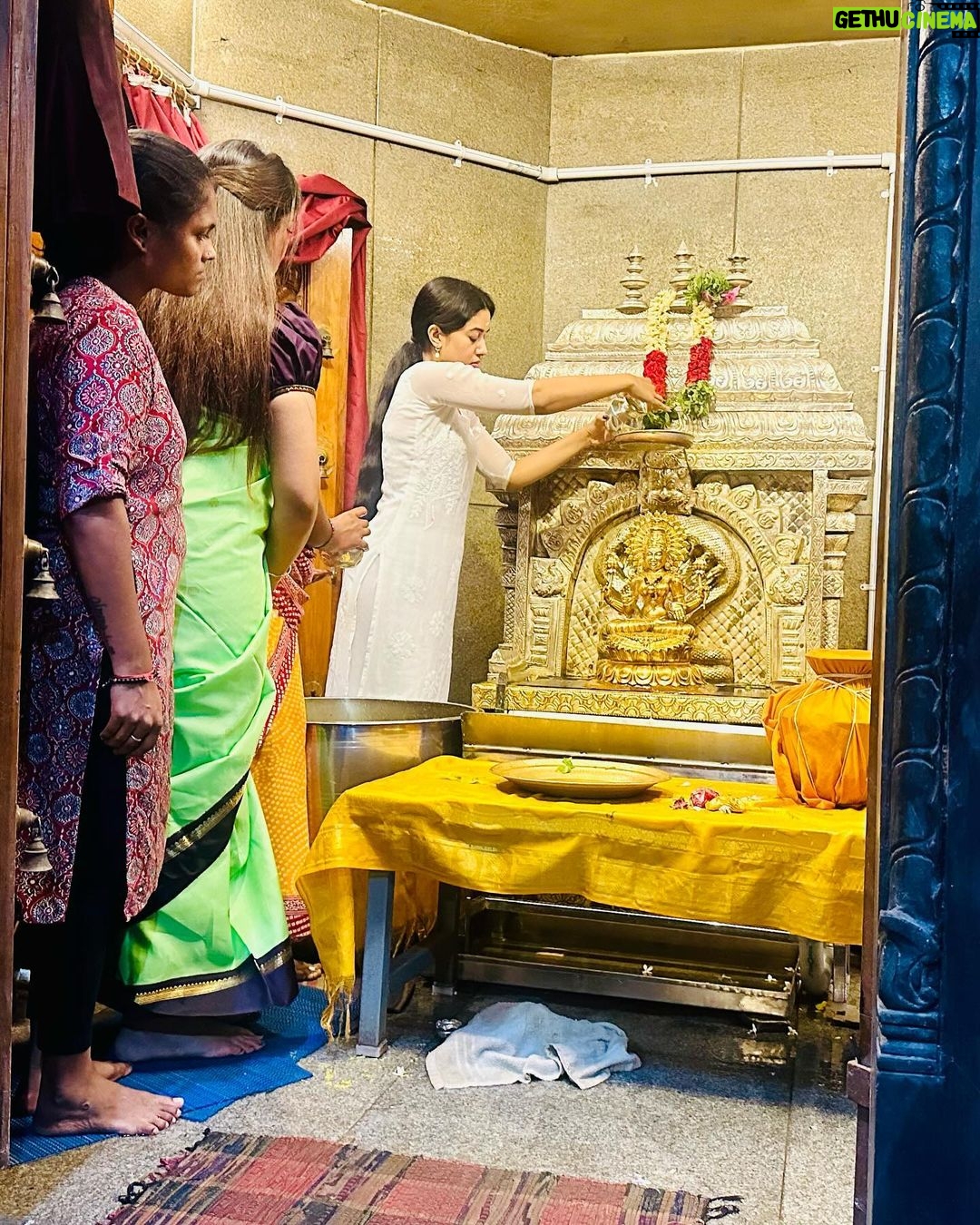 Mirnalini Ravi Instagram - Wholesome start to 2024 🤍 🐘🐄 #grateful Sripuram Sri Lakshmi Narayani Golden Temple Vellore