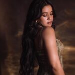 Mirnalini Ravi Instagram - 2024 DROP 🫳 #happynewyear @ram___prakash_ @adh_arsh_j @naveeenu @av_gokul.sri @makeupby_kiruthiga @foxhairandmakeupartist