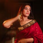 Mirnalini Ravi Instagram - Me again with a Dash of Red 🚩 @indu_ig @thesavourieshots @mathanrajofficial @prathee_ksha @hethalnam @kavyahairstylist @studiovirupa @jewel_by_sankge