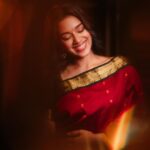 Mirnalini Ravi Instagram - Me again with a Dash of Red 🚩 @indu_ig @thesavourieshots @mathanrajofficial @prathee_ksha @hethalnam @kavyahairstylist @studiovirupa @jewel_by_sankge