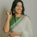 Mirnalini Ravi Instagram – Happy Diwali 🪔

Styling – @rashmi_angara
Outfit – @olivehandprints
Jewellery – @karnikajewelshyd
Photographer – @_anupphotography