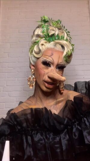 Miss Abby OMG Instagram - Pinocchio maar make it GLAM ✨💅