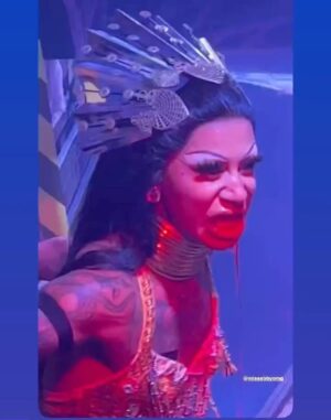 Miss Abby OMG Instagram - Release me from this cursed im in🩸🩸
HAPPY HALLOWEEN DAMNED BABYS🖤
#queenofthedamned #blood #halloween 
Outfit: me 
Crown: @roy_conners
