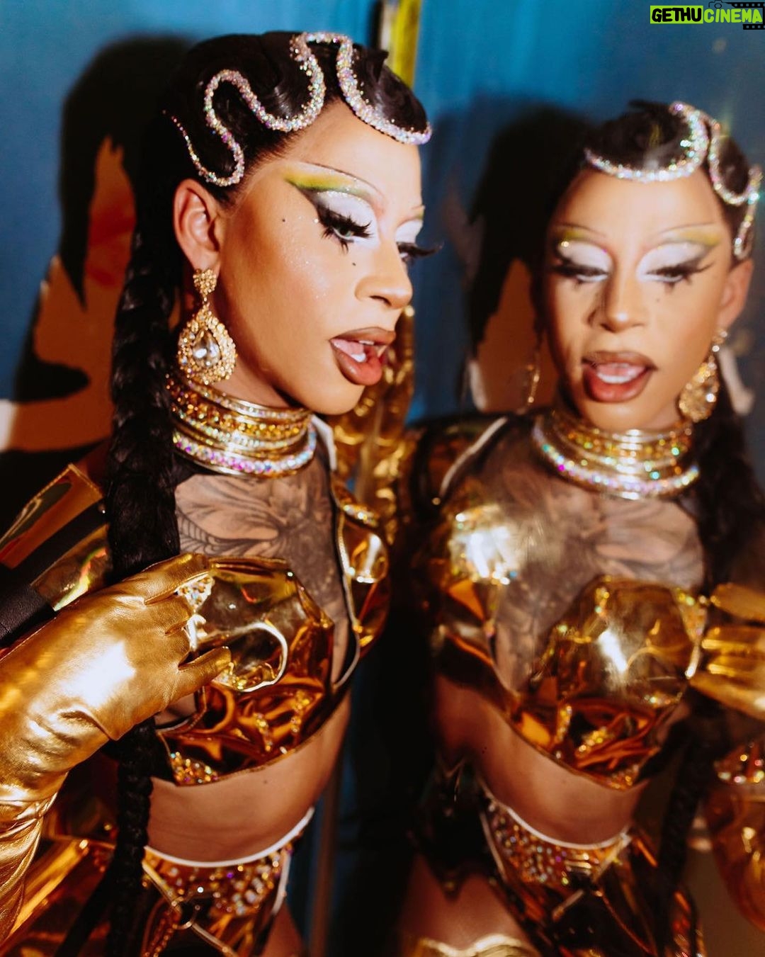 Miss Abby OMG Instagram - Double trouble 💛⚔️💛 Photo: @rachelecclestone @3xnyx Hair: @wigsbysire Lashes: @gayamua Lips: @cursedcosmetics_ Face: @benefitnetherlands @kryolanofficial #missabbyomg #hostedbyabby #brazilianqueen #yellowgreenblue #brazilian #dragqueen #drag #dragmakeup #dragexcellence Club NYX