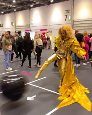 Miss Abby OMG Instagram - Drag Race Holland Royalty’s 👑
Lil throwback to @rupaulsdragcon 
🇳🇱🇳🇱👇🏼🇳🇱🇳🇱
@tabitha_og 
@iammamaqueen 
@madame.madness 
@roemservice 
#missabbyomg #abbyomg #dragcon #dragconuk #dragraceholland #drag  #dragqueens #proudqueer #gold #brazilian #dutch #queens