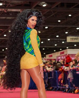 Miss Abby OMG Instagram - Brazilian HAIR!!!🇧🇷💚💛💙🤍
@rupaulsdragcon thank you for having me and my brazilian sisters!!! We had the time of our life! Thank you all the fans that showed up to our booth @brazilianroyaltea !!! 🙏🏽🥺
Stunnin pic: @stunnin.mag @cyrieljacobs 
Hair: @pjmhair.nl 
Outfit: @the_drag_room 
Makeup: @nyxcosmetics_benelux @fentybeauty 
#brazilianroyaltea #missabbyomg #hair #brazilian #dutch #queen #dragqueen #pinkrunway #dragconuk