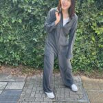 Miyu Kitamuki Instagram - 一枚でラフに決まるジャンプスーツ📷 生地がサラサラで着心地抜群じゃ〜😳 弘恵さんとspickandspanさんのコラボ👀 #井桁弘恵 さん #spickandspan #collaboration