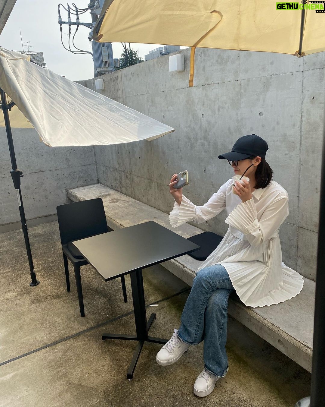 Miyu Kitamuki Instagram - 撮影のあとに姉と友達とお買い物🤝 ずっと気になっていた @cene_316l に行って来ました〜! たま〜にYouTubeとかインスタライブに声だけ登場してくれてた姉が今年めでたく結婚しましてもう間も無くで地元に帰ってしまうので お揃いのネックレスをプレゼントしました🎁 お風呂でもつけたまま入れるアクセサリーだから毎日つけるねって言ったら、ちょっとキモがってました。 まったく、ツンデレだなぁ🥴 なんやかんやでサラッとお揃いの指輪を逆に私にもプレゼントしてくれたくせに🥴 はぁー、さみし。