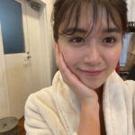 Miyu Kitamuki Instagram - 本日発売「FLASH」に掲載していただいております！ 優しい雰囲気に包まれながら素敵な写真を撮っていただきました😊 是非チェックしてみてください✨ そう言えば髪の毛ちょん切る前のグラビア掲載はこれが最後かも、、！😳