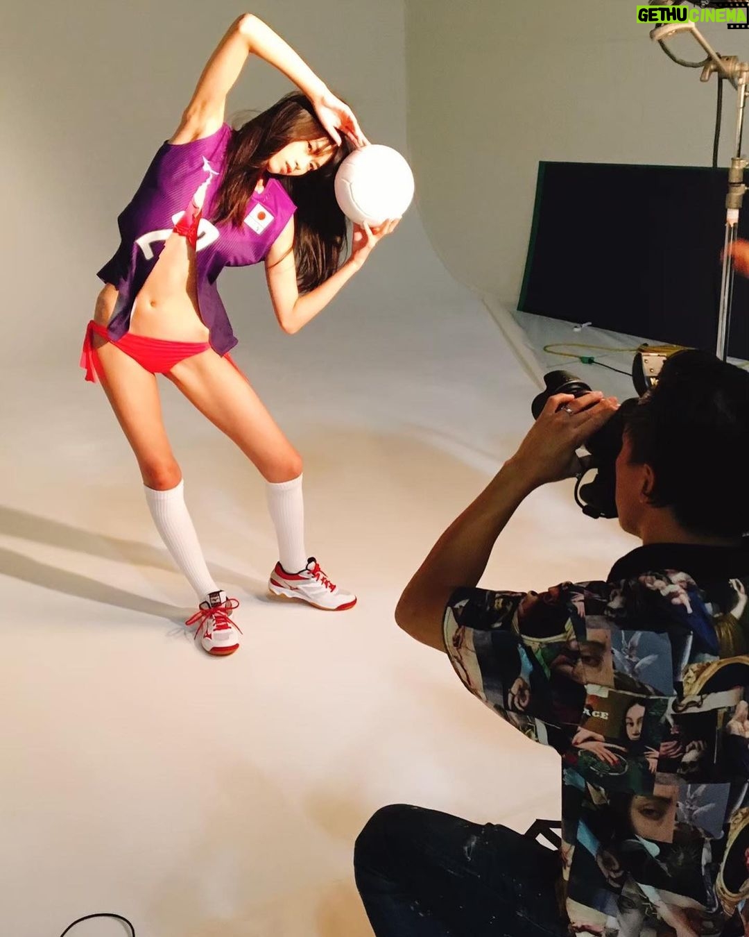Miyu Kitamuki - 2.6K Likes - レスリー・キーさん撮影「SUPER VENUS」に掲載していただいています🏐
レスリーさんの刺激的な世界観、皆さんもぜひご覧くださいませ!
もう気づいてくれてた方もいて嬉しい限りです。
良い年末迎えられそう😌
ありがとうございます。