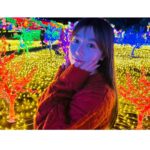 Miyu Kitamuki Instagram - クリスマスっぽい写真ないかなーってフォルダを見てたら 先月、母と姉と3人で伊東へ旅行に行った時の写真がありました〜🎄 発売中のモーターサイクリストの撮影で初めて行かせていただいた伊東が、最高だったので家族でも行っちゃいました！ ついでに旅行の思い出載せます✌️ メリークリスマス！！🎅 #イルミネーション #イルカ #カピバラ #どんぐり #モルモット #モーターサイクリスト #撮影で行ったところに家族で行きがち