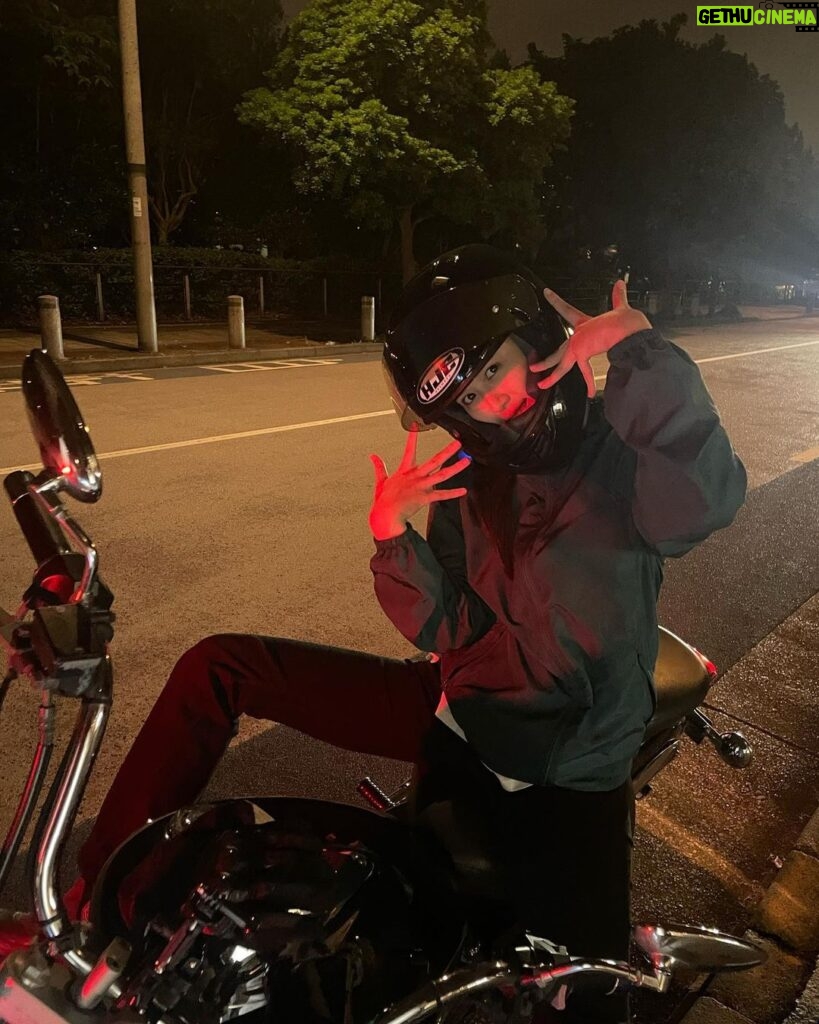 Miyu Kitamuki Instagram - 8月19日。 バ イクの日らしいです。 てことで最近の写真を〜🏍 夜のお台場はさいっこうでした。 みんなも安全運転で楽しみましょうね〜🫡 #バイクの日
