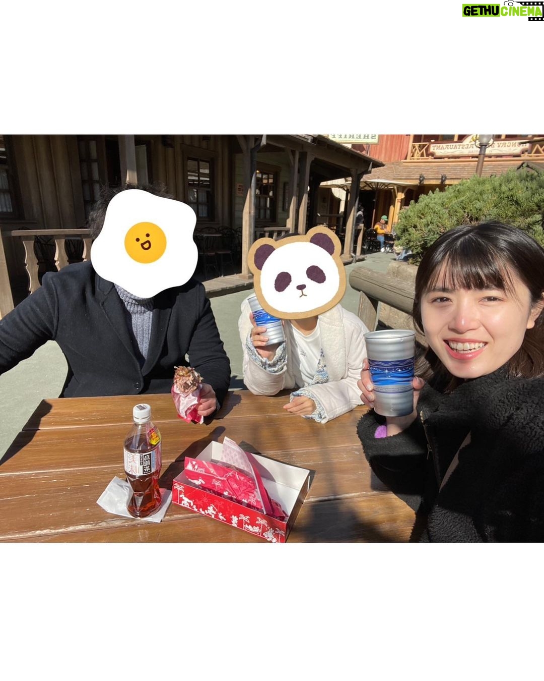 Miyu Kitamuki Instagram - 姪っ子東京初上陸! 兄夫婦と姪っ子が東京へ遊びにきたのでディズニーランドに行ってきました〜 可愛い可愛いと愛でながらもベビーカーでお昼寝した隙をついて兄と奥さんとビールでカンパァイ‼︎‼︎ 可愛い〜って言うと自分のほっぺに手を当てて「可愛いポーズ」するんです。 あらあら、いつの間にかそんなあざとテクを覚えたのかしら、そのあざとさ叔母さんにも教えてほしいわっ。 テクテク歩きまくる子供と1日過ごすのは楽しかったけど同時に、はつらつ過ぎて心配が勝つこともあり大変さを知りました。 おにいの奥さん、世の子育てをしてる方々皆さんすご過ぎるよ…。 姪っ子はこれから先、一生北向家の永遠のアイドルになること間違いなし。 #推し活