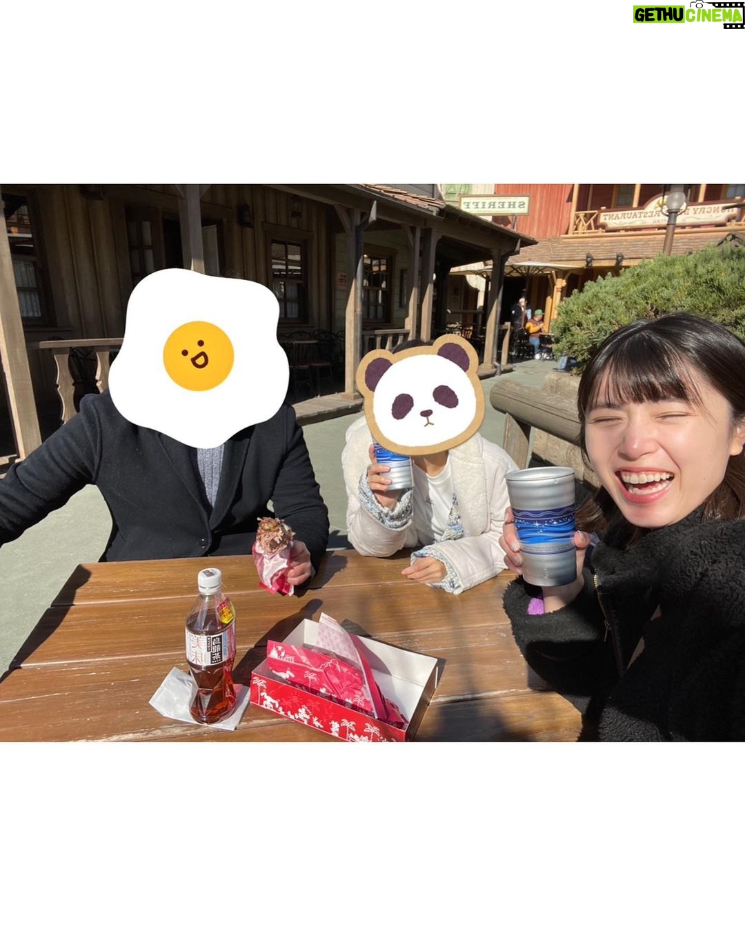 Miyu Kitamuki Instagram - 姪っ子東京初上陸! 兄夫婦と姪っ子が東京へ遊びにきたのでディズニーランドに行ってきました〜 可愛い可愛いと愛でながらもベビーカーでお昼寝した隙をついて兄と奥さんとビールでカンパァイ‼︎‼︎ 可愛い〜って言うと自分のほっぺに手を当てて「可愛いポーズ」するんです。 あらあら、いつの間にかそんなあざとテクを覚えたのかしら、そのあざとさ叔母さんにも教えてほしいわっ。 テクテク歩きまくる子供と1日過ごすのは楽しかったけど同時に、はつらつ過ぎて心配が勝つこともあり大変さを知りました。 おにいの奥さん、世の子育てをしてる方々皆さんすご過ぎるよ…。 姪っ子はこれから先、一生北向家の永遠のアイドルになること間違いなし。 #推し活