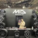 Miyu Kitamuki Instagram - 【東京オートサロン】に遊びに行ってきました🚘 実家がタイヤ屋さんなので小さい頃からたくさんのタイヤを見てきたけど、あんなにもの大量のいろんな種類のタイヤのホイールを見れたのは初めてで楽しかった〜！ 車もたくさん展示されてて心が躍りました。 小さい時から乗り物好きなのはやっぱり父の影響なのかな〜と再実感🤔 #東京オートサロン