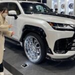 Miyu Kitamuki Instagram - 【東京オートサロン】に遊びに行ってきました🚘 実家がタイヤ屋さんなので小さい頃からたくさんのタイヤを見てきたけど、あんなにもの大量のいろんな種類のタイヤのホイールを見れたのは初めてで楽しかった〜！ 車もたくさん展示されてて心が躍りました。 小さい時から乗り物好きなのはやっぱり父の影響なのかな〜と再実感🤔 #東京オートサロン