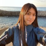 Miyu Kitamuki Instagram – 発売中の「モーターサイクリスト」1月号に掲載していただいています!
11月号に掲載していただいてからまたすぐに呼んでいただいてとても嬉しいです✨
今回は〜冬の快暖バイク旅〜ということで、
Dax125ccを相棒に冬でもツーリングに行きたいバイカーの皆さんにもってこいの情報が満載となっです☀️
訪れた場所は静岡県!
伊豆半島の端っこまで行ってきました🫡
バイクで風を浴びて、あったかいご飯と温泉で体を芯から温める…。バイカーなら分かる、、最高の流れです😏
Dax125ccの乗り心地も軽いのに力はしっかりあって今回のツーリングには最高のバイクでした🫡
バイカーの方はもちろん、バイクに少しでも興味のある方は是非ぜひお手に取ってご覧ください🙇♀️✨
#モーターサイクリスト
#dax125cc
