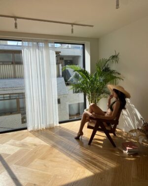Miyu Kitamuki Instagram - 発売中のFRIDAYにグラビアを掲載していただいてます！

カメラマンの倉本さんの光の使い方が巧妙すぎてたくさん良いカットが生まれました😳

デジタル写真集も出ているのでぜひぜひそちらも見てみてね🫰

このニットふわふわで可愛かった〜