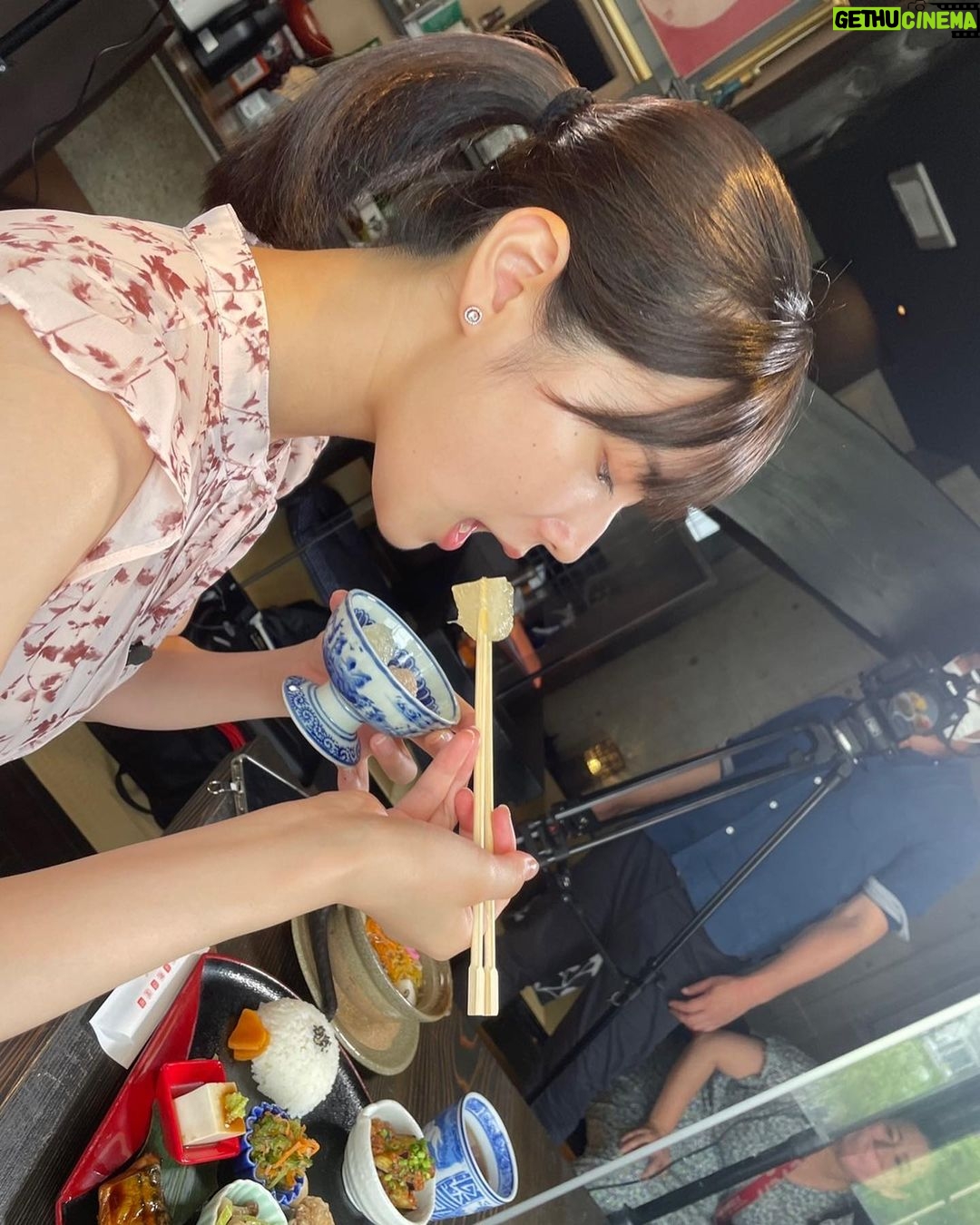 Miyu Kitamuki Instagram - 本日23:10〜NCC「気になるふたりの美食な休日」第4話放送です! 8/5〜から始まって 今日でいよいよ最終話です! はじめての長崎県で初めましてのスタッフの皆様とそして凜ちゃんと撮影ができて、本当に素敵な経験になりました。 ありがとうございます。 スタッフの皆様もとてもあたたかく迎えていただき、かなり暑い中の撮影でしたが皆様のおかげでとても楽しく撮影させていただきました。 そして長崎出身の凜ちゃんのフレッシュな姿に私も元気をもらいながら、緊張もほぐしてもらいました! 次は青森で一緒になにかできるといいな〜😳 最終回は 眼鏡橋から始まり、素敵な和食御膳をいただきました🤤 長崎県の皆様! 是非、ご覧ください! 見れない方はYouTubeでの未公開カットをお楽しみに👀 長崎最高〜!👋