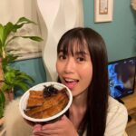 Miyu Kitamuki Instagram - 昨日、土用の丑の日で鰻食べました〜🫶 夏バテ対策☀️ 姉と母曰く、私の鰻は2人のよりもちょっといい鰻を残しておいてくれたらしい🥹 まだまだ夏はこれからだ〜い🐬