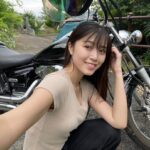 Miyu Kitamuki Instagram - ドラちゃんと一緒なら梅雨だって最高な1日になっちゃう！！！☀️ インスタでよくお見かけする、 バイクと一緒に写真を取ってるバイク女子の方々の真似をして上着脱いで撮ってみました🫶 走ってる時はもちろん上着羽織ってます😎 どこに行ったかはYouTubeであげますのでお楽しみに😎 #バイク女子#ドラッグスター250#YAMAHA